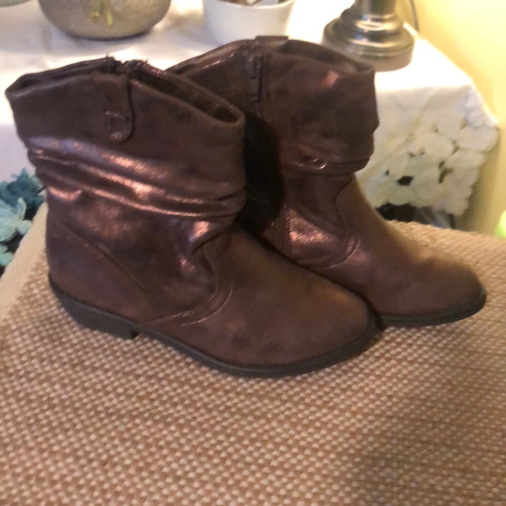 Children’s place brown shimmer boots